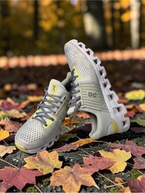 On Cloud-offWhite/Limelight Running Shoes, Women's 11